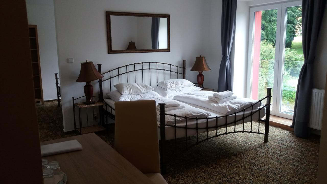 Hotel Bouczech リプノ・ナト・ヴルタヴォウ エクステリア 写真